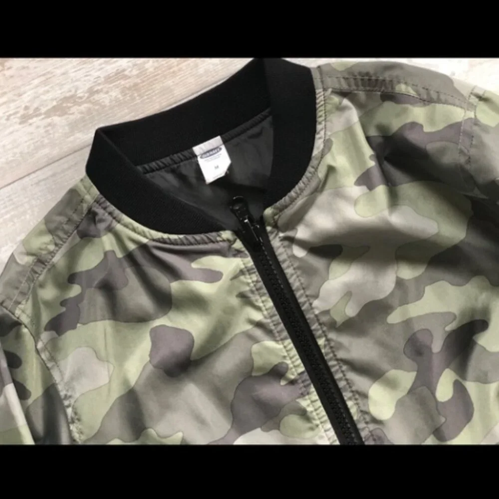 Old Navy M boys camo - camp bomber jacket!
Size medium (8-10) - Picture 3 of 3